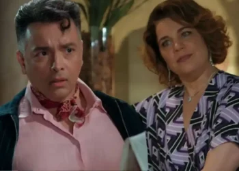 Gigi (Rodrigo Fagundes) e Violeta (Isabel Teixeira)