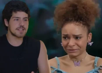 Tomás (Paulo Mendes) e Evelyn (Gi Fernandes)