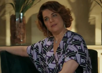 Violeta (Isabel Teixeira)