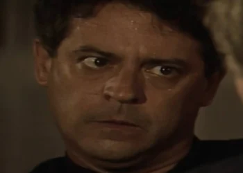 Descontrolado, Arturzinho revela a Tieta que pretende destruir Mangue Seco após instalar a fábrica e a assusta: “Vou envenenar o ar que eles respiram”