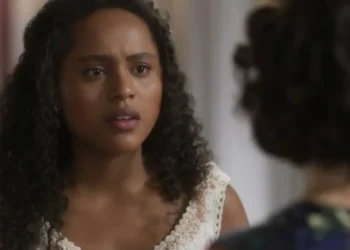 Beatriz se assusta com pedido de Clarice