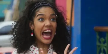 Tati (Bia Santana) assustada