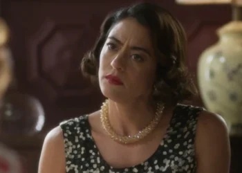 Clarice (Carol Castro) em Garota do Momento (Foto: Reprodução/TV Globo)