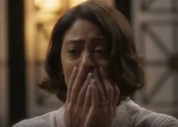 Resumo de Garota do Momento: Além de Clarice, outro personagem também perde a memória, e o caso é muito pior do que o dela