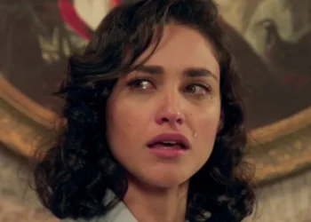 Débora Nascimento interpretou Filó em Eta Mundo Bom; personagem morre na continuação da novela (Foto: Reprodução/TV Globo)