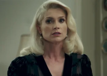 Sandra (Flávia Alessandra) em Eta Mundo Bom; vilã retorna em Eta Mundo Melhor (Foto: Reprodução/TV Globo)