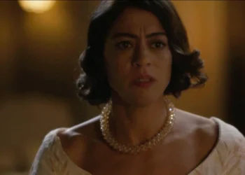 Clarice (Carol Castro) em Garota do Momento (Foto: Reprodução/TV Globo)