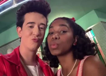 Topete (Gabriel Milane) e Ana Maria (Rebeca Carvalho)