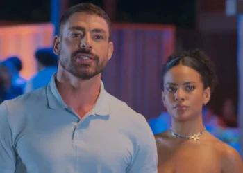 Cauã Reymond (César) e Bella Campos (Maria de Fátima) em Vale Tudo (Foto: Reprodução/TV Globo)