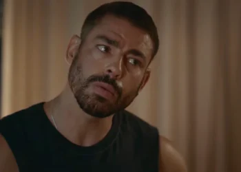 César (Cauã Reymond) em Vale Tudo (Foto: Reprodução/TV Globo)