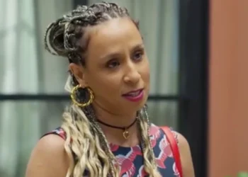 Leidi (Thalita Carauta) vira Madame Zora no final de Mania de Você (Foto: Reprodução/TV Globo)