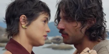 Luma (Agatha Moreira) e Mavi (Chay Suede) terminam juntos em Mania de Você (Foto: Reprodução/TV Globo)