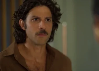 Chay Suede (Mavi) em Mania de Você (Foto: Reprodução/TV Globo)