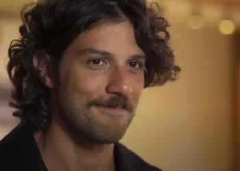 Mavi (Chay Suede) protagonizará as cenas finais de Mania de Você (Foto: Reprodução/TV Globo)