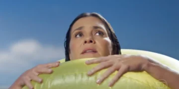 Mércia (Adriana Esteves) em cena de Mania de Você (Foto: Reprodução/TV Globo)