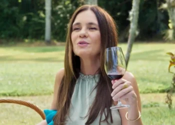 Mércia (Adriana Esteves) em Mania de Você (Foto: Reprodução/TV Globo)