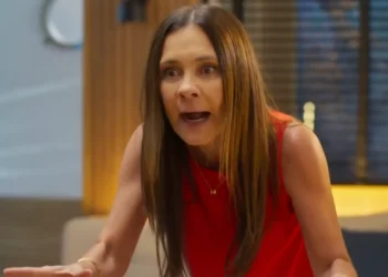 Mércia (Adriana Esteves) em Mania de Você (Foto: Reprodução/TV Globo)