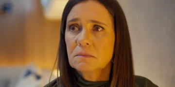 Mércia (Adriana Esteves) em Mania de Você (Foto: Reprodução/TV Globo)