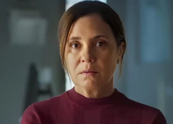 Mércia (Adriana Esteves)
