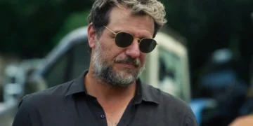 Molina (Rodrigo Lombardi) em cena de Mania de Você (Foto: Reprodução/TV Globo)