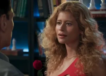 Roxelle (Isadora Cruz) e Gerson (Enrique Diaz) em Volta por Cima (Foto: Reprodução/TV Globo)