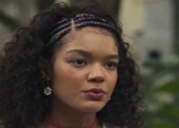 Tati (Bia Santana) irritada