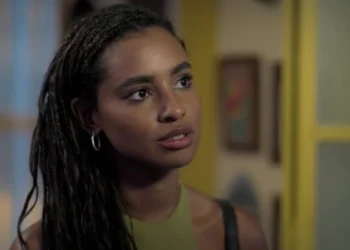 Viola (Gabz) em cena de Mania de Você (Foto: Reprodução/TV Globo)