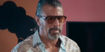 Osmar (Milhem Cortaz) em cena de Volta por Cima (Foto: Reprodução/TV Globo)