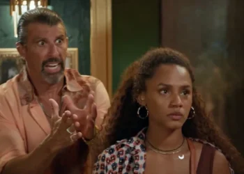 Osmar (Milhem Cortaz) e Madalena (Jéssica Ellen) em Volta por Cima (Foto: Reprodução/TV Globo)