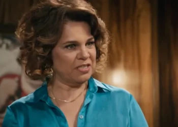 Violeta (Isabel Teixeira) em Volta por Cima (Foto: Reprodução/TV Globo)