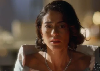 Clarice (Carol Castro) em Garota do Momento (Foto: Reprodução/TV Globo)