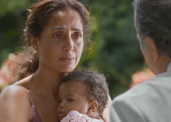 Ellen (Camila Pitanga) no primeiro capítulo de Dona de Mim (Foto: Reprodução/TV Globo)
