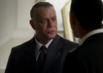 Juliano (Fábio Assunção) e Basílio (Cauê Campos) em Garota do Momento (Foto: Reprodução/TV Globo)