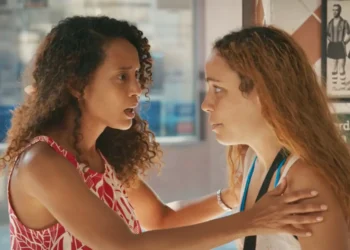 Raquel descobre que Gilda está roubando o dinheiro dos seus sanduíches, e a jovem devolve centavo por centavo: “Eu não presto mesmo”