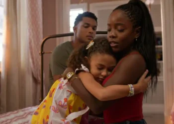 Dona de Mim: Leo começa a trabalhar como babá na casa de Abel, faz Sofia obedecê-la e surpreende a todos: “se deram bem”