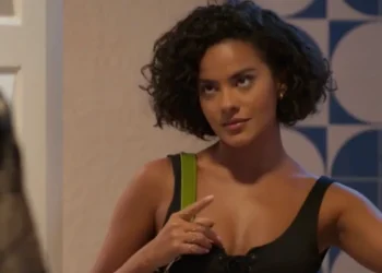 Maria de Fátima (Bella Campos) em Vale Tudo (Foto: Reprodução/TV Globo)