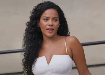 Maria de Fátima (Bella Campos) em Vale Tudo (Foto: Reprodução/TV Globo)