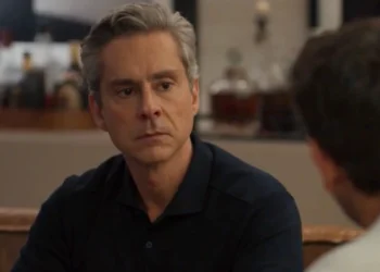 Marco Aurélio (Alexandre Nero) e Renato (João Vicente de Castro) em Vale Tudo (Foto: Reprodução/TV Globo)