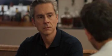Marco Aurélio (Alexandre Nero) e Renato (João Vicente de Castro) em Vale Tudo (Foto: Reprodução/TV Globo)