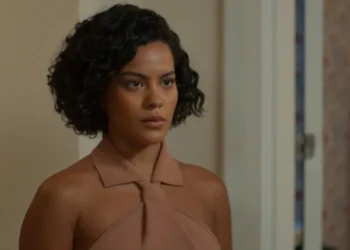Maria de Fátima (Bella Campos) em Vale Tudo (Foto: Reprodução/TV Globo)