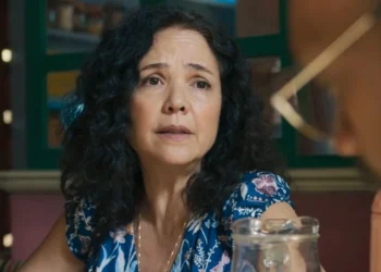 Doralice (Tereza Seiblitz) em Volta por Cima (Foto: Reprodução/TV Globo)