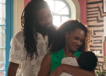 Jão (Fabrício Boliveira) e Madalena (Jéssica Ellen) em cena do último capítulo de Volta por Cima (Foto: Reprodução/TV Globo)