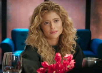 Roxelle (Isadora Cruz) em Volta por Cima (Foto: Reprodução/TV Globo)