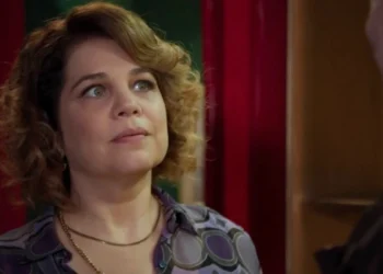Violeta (Isabel Teixeira) e Marco (Guilherme Weber) em Volta por Cima (Foto: Reprodução/TV Globo)