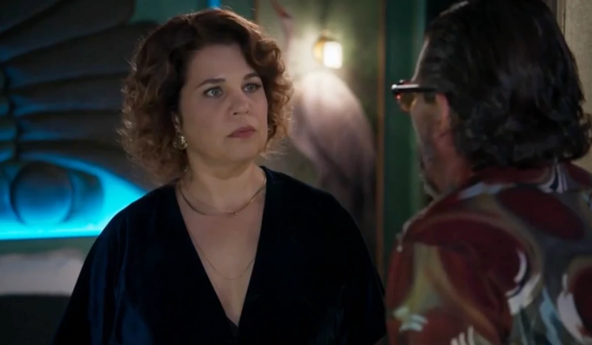 Violeta (Isabel Teixeira) e Osmar (Milhem Cortaz) em Volta por Cima (Foto: Reprodução/TV Globo)