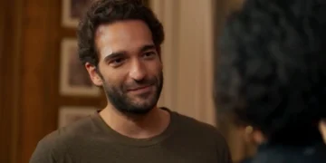 Afonso (Humberto Carrão) e Maria de Fátima (Bella Campos) em Vale Tudo (Foto: Reprodução/TV Globo)