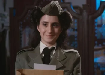 Mariana (Carol Romano)