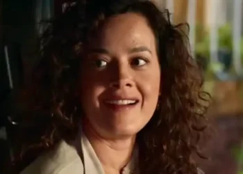 Cecília (Maeve Jinkings)