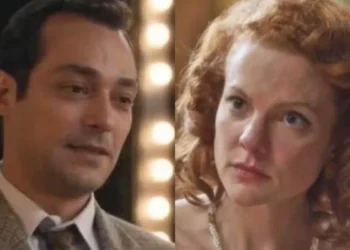 Alfredo (Eduardo Sterblitch) e Teresa (Maria Eduarda Carvalho) em Garota do Momento (Foto: Reprodução/TV Globo)