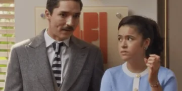 Ronaldo (João Vitor Silva) e Bia (Maisa) em Garota do Momento (Foto: Reprodução/TV Globo)